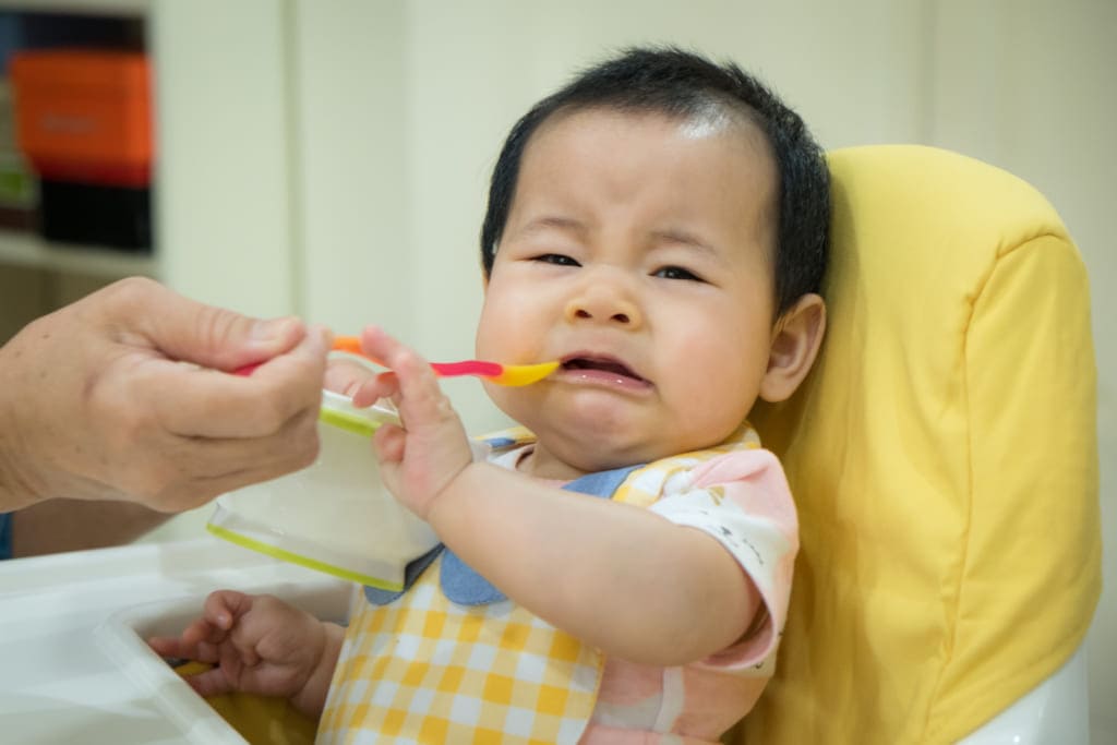 Trẻ thiếu kẽm sẽ biếng ăn kéo dài, nặng hơn có thể suy dinh dưỡng, thấp lùn