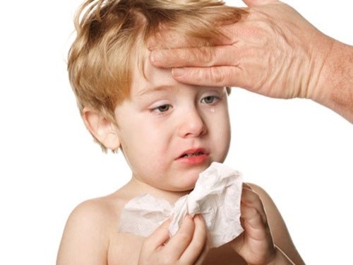 Trẻ thừa kẽm còn có triệu chứng giống như cảm cúm
