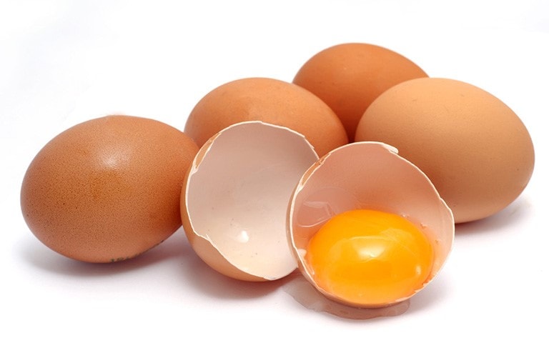 Trứng gà ngoài giàu kẽm và protein cho bé
